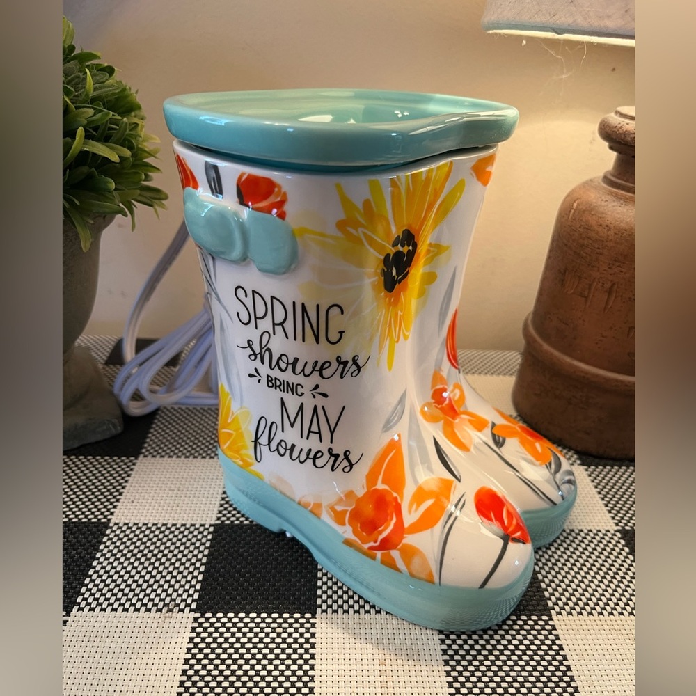 SCENTSATIONALS SPRING RAIN BOOTS SCENT WAX WARMER CUTE HOLIDAY DECOR PIECE  NEW